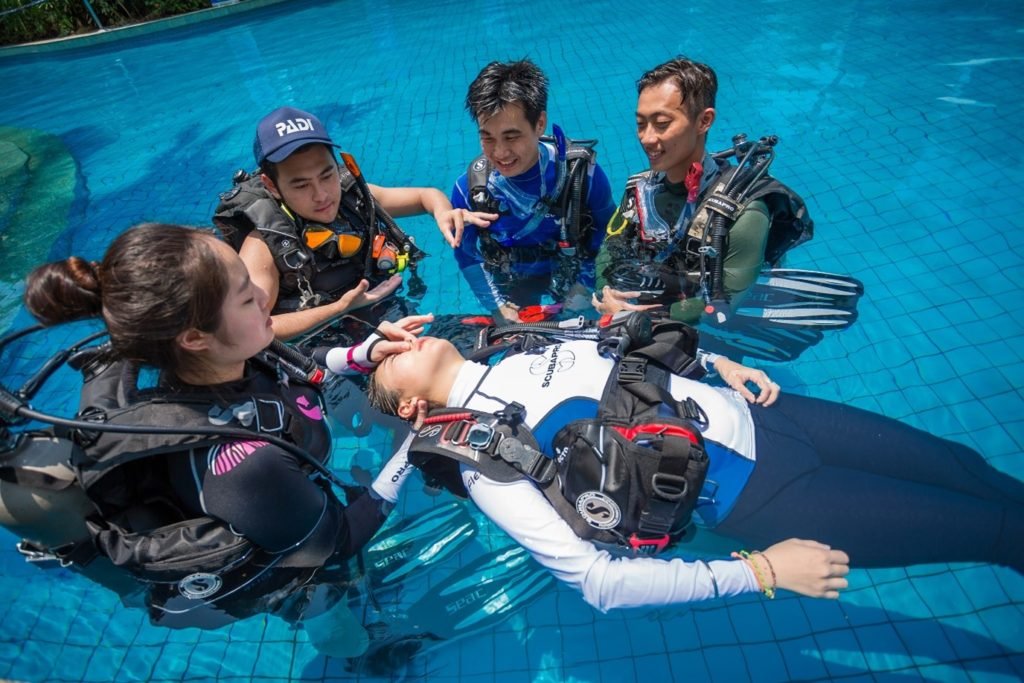 medical treatment for split face diving accidents
